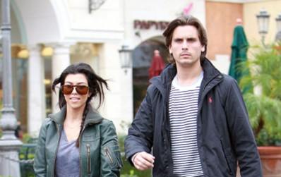 2010__12__Kourtney_Kardashian_Scott_Disick_Dec28news 398×600.jpg