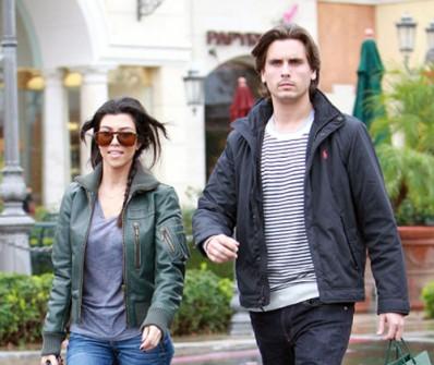 2010__12__Kourtney_Kardashian_Scott_Disick_Dec28news 398×600.jpg