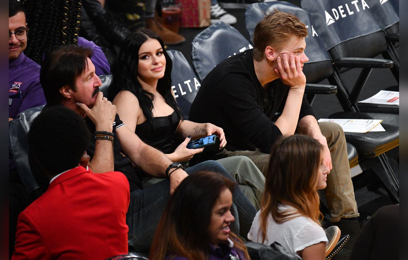 Denzel washington ariel winter adam levine basketball game 3