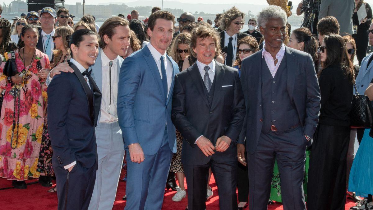 will there be top gun  tom cruise franchise cast plot