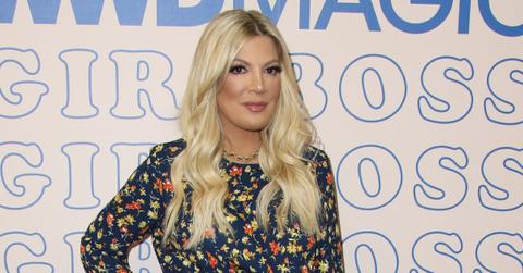 tori spelling crop top trial separation dean mcdermott