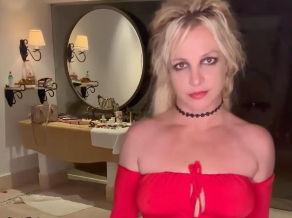 Britney Spears Suffers Embarrassing Wardrobe Malfunction In Mexico