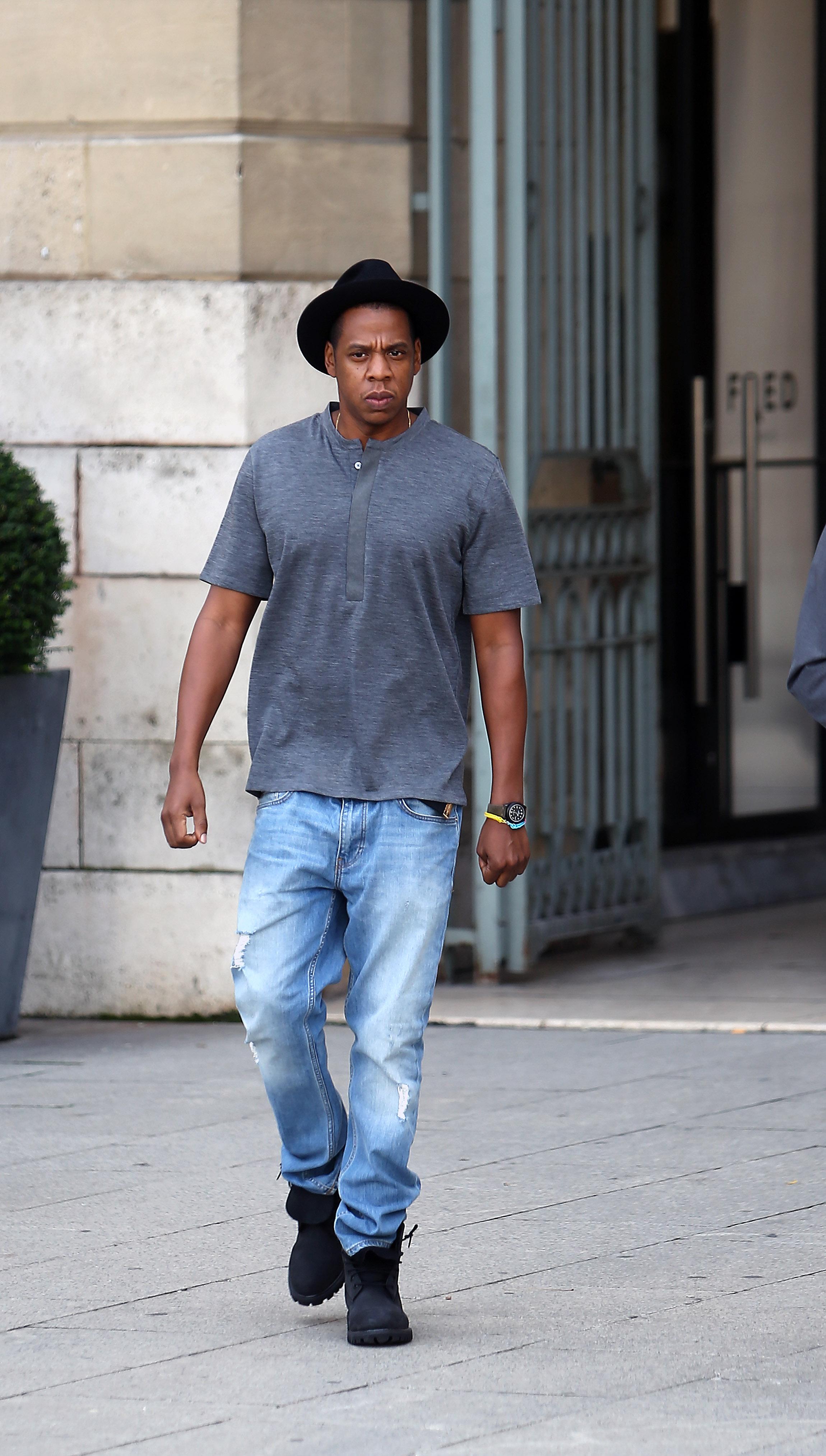 Jay Z shopping at Fred&#039;s jewelery in Paris