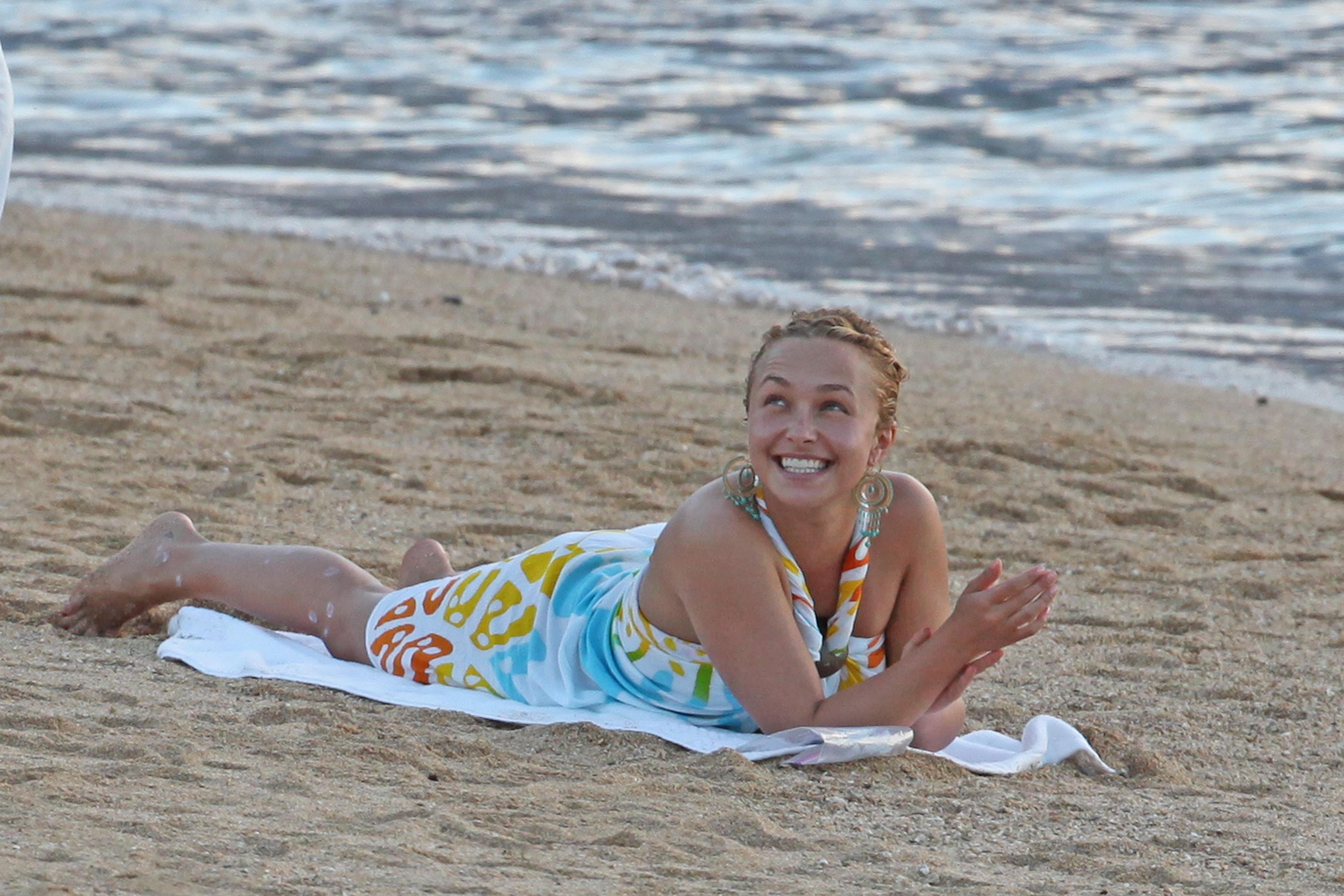 EXCLUSIVE: Hayden Panettiere looking for shells on the beach in Hawaii