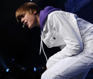 2010__07__justin_bieber_july28a 300×255.jpg