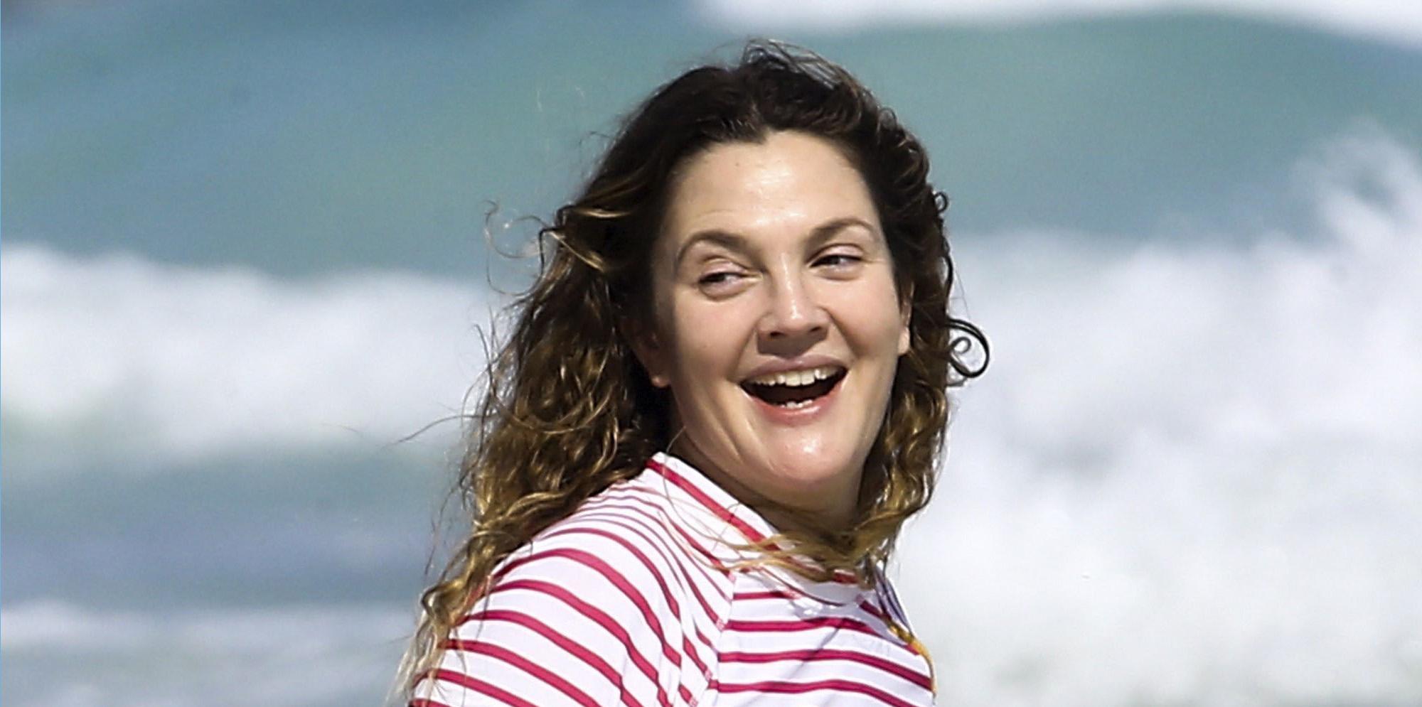 *PREMIUM EXCLUSIVE* Drew Barrymore jumps into the ocean on a Girls Trip to Cancun