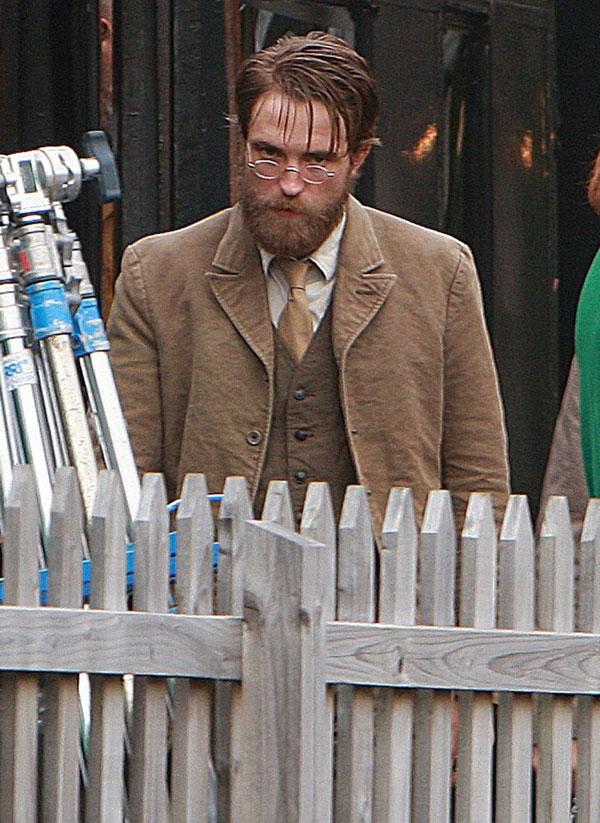 Exclusive&#8230; Robert Pattinson Looking Sinister On The Set Of &#8216;The Lost City Of Z&#8217;