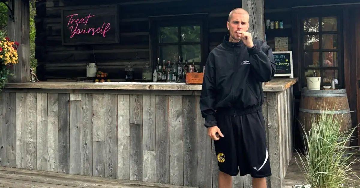hailey bieber shows butt bikini vacationing husband justin rumored rough patch photos