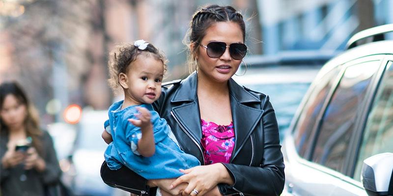 Chrissy Teigen & daughter Luna