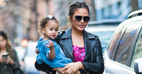 Chrissy Teigen & daughter Luna