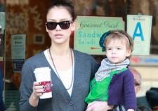 2009__12__fp_alba_jessica_3 225×158.jpg