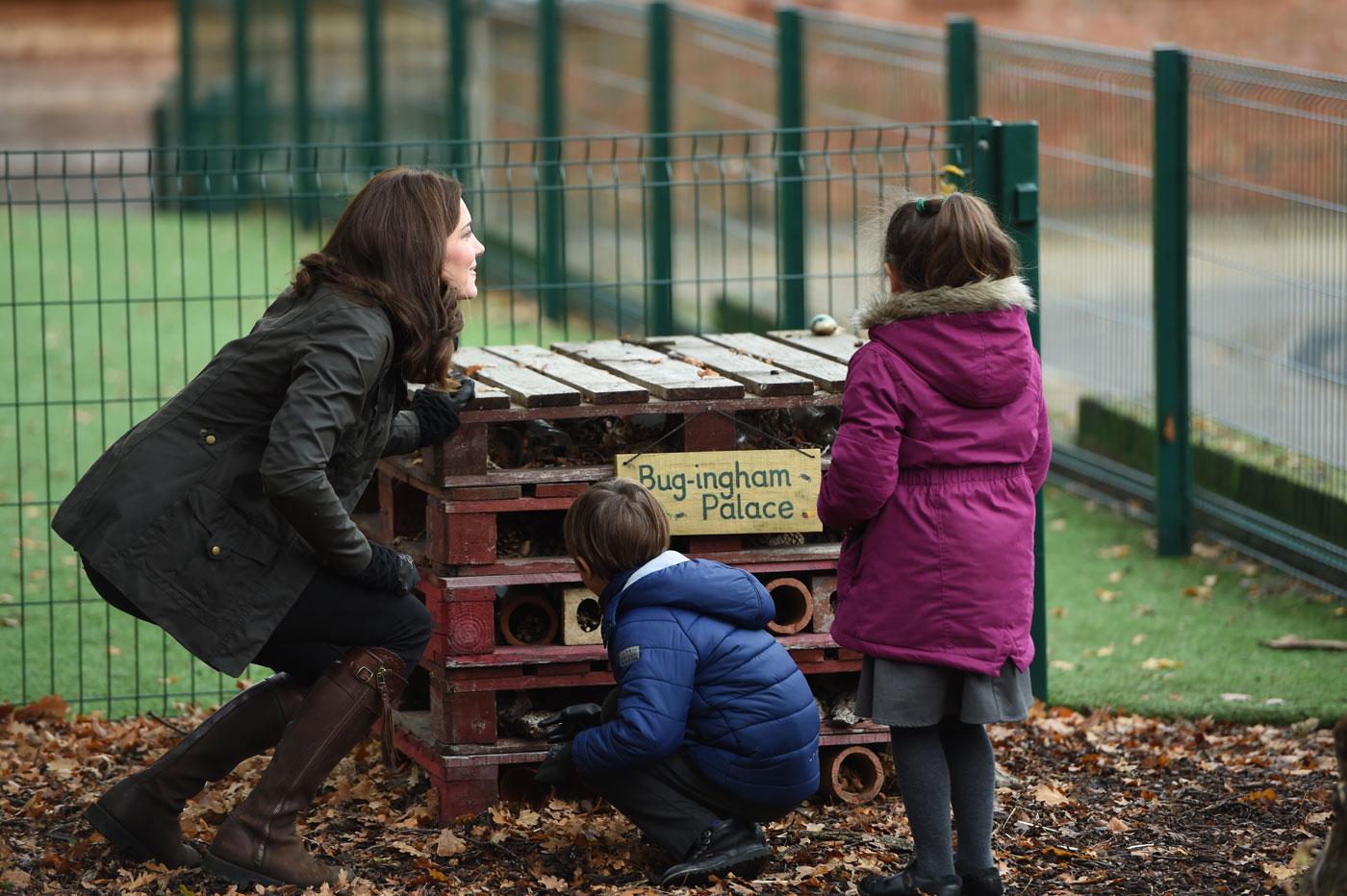 pregnant kate middleton gardening kids pics 10