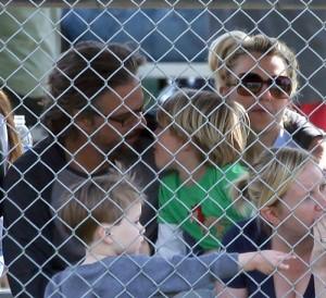 2011__03__britney_spears_march7_84 300&#215;274.jpg