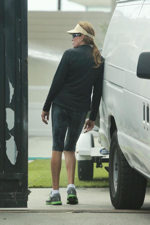 Caitlyn jenner laughs running errands malibu 02