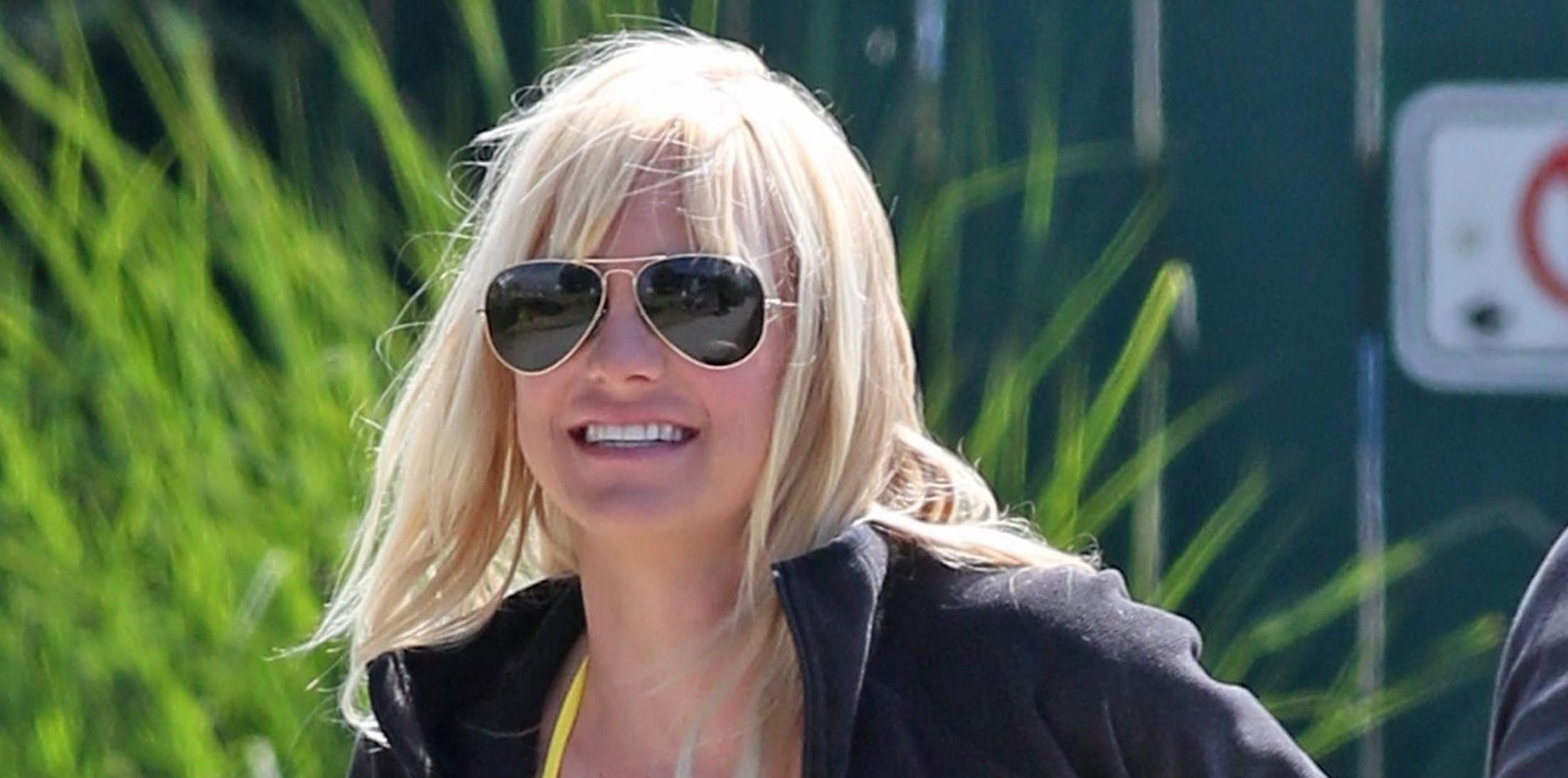 *EXCLUSIVE* Anna Faris films a beach scene with Eva Longoria for the remake of &#8216;Overboard&#8217;