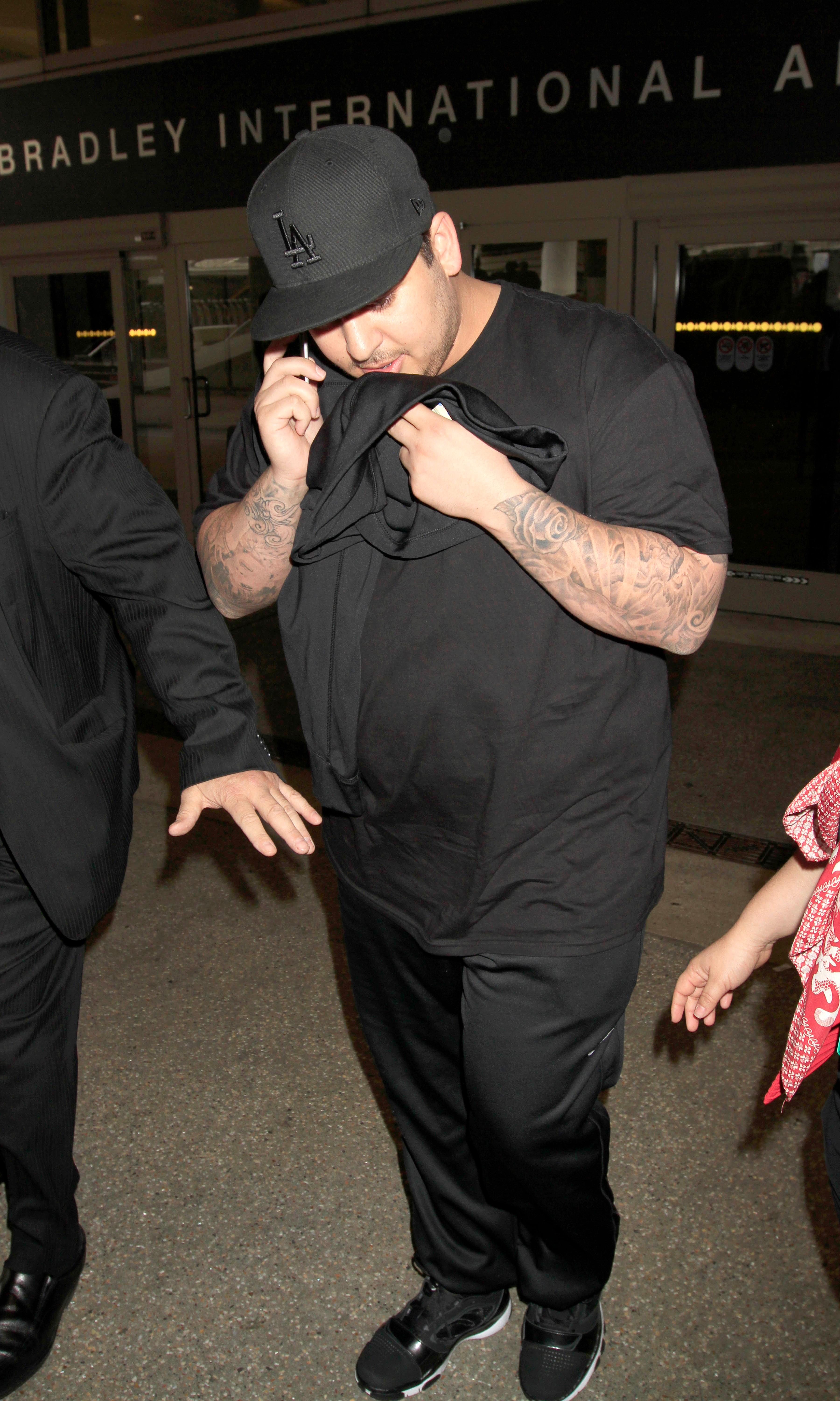 Rob Kardashian skips his sister, Kim Kardashian&#8217;s wedding as he&#8217;s seen landing at LAX on the day his sister is supposed to marry Kanye West in Paris, France