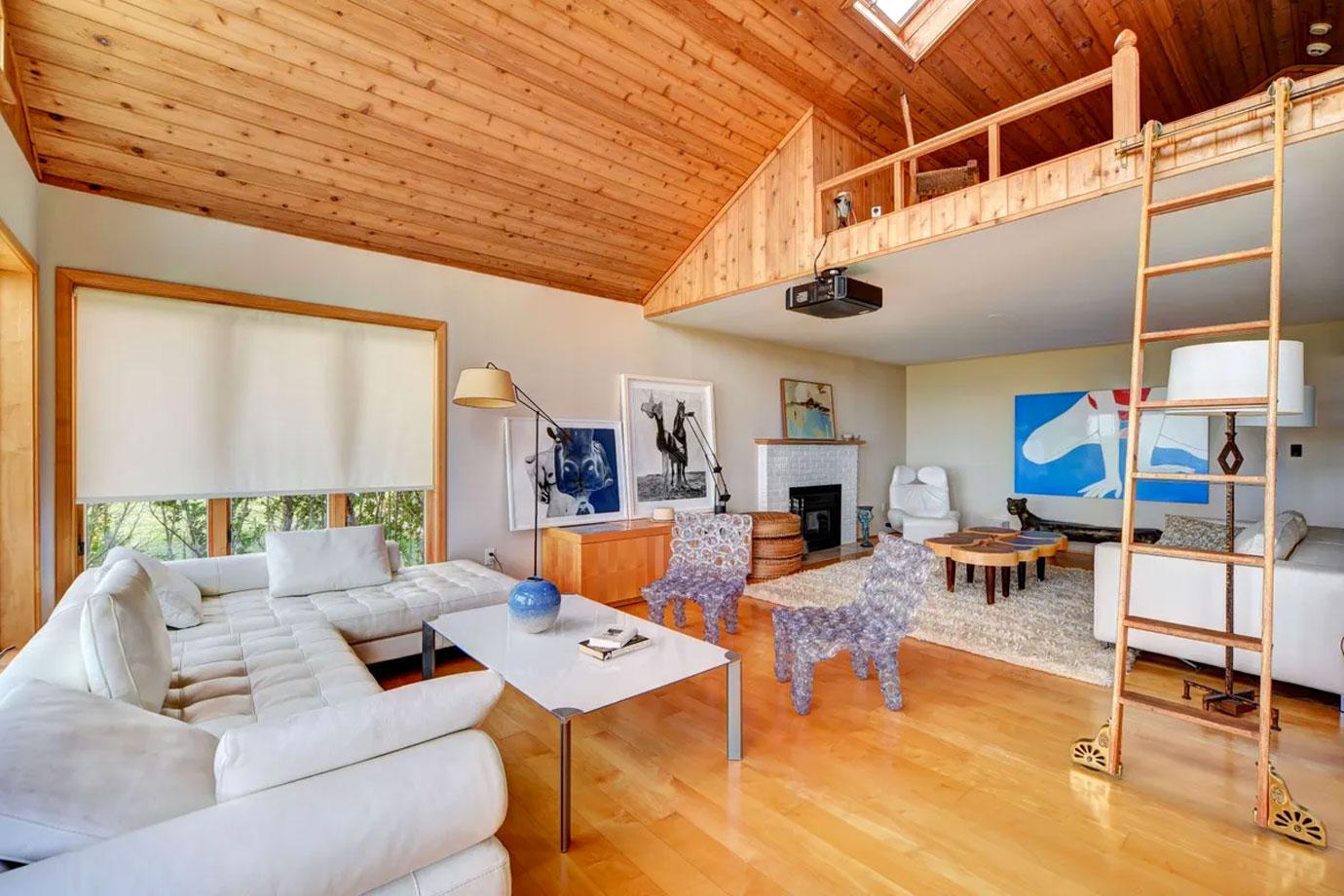 Sex And The City's Kim Cattrall Lists Hamptons Cottage