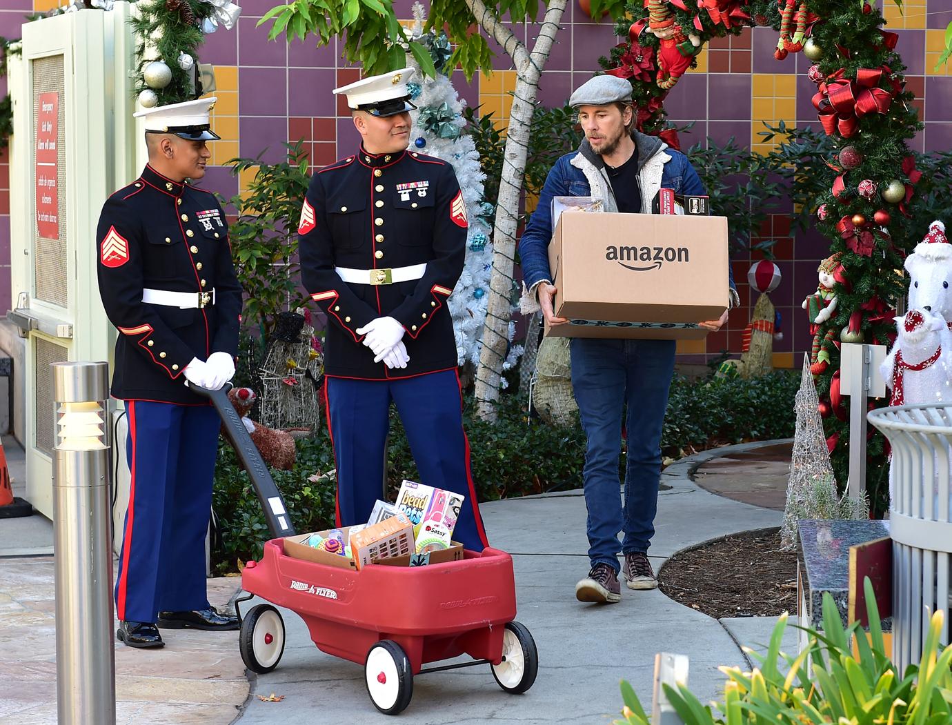 Dax Shepard Joins Amazon in Delivering Smiles this Holiday Season