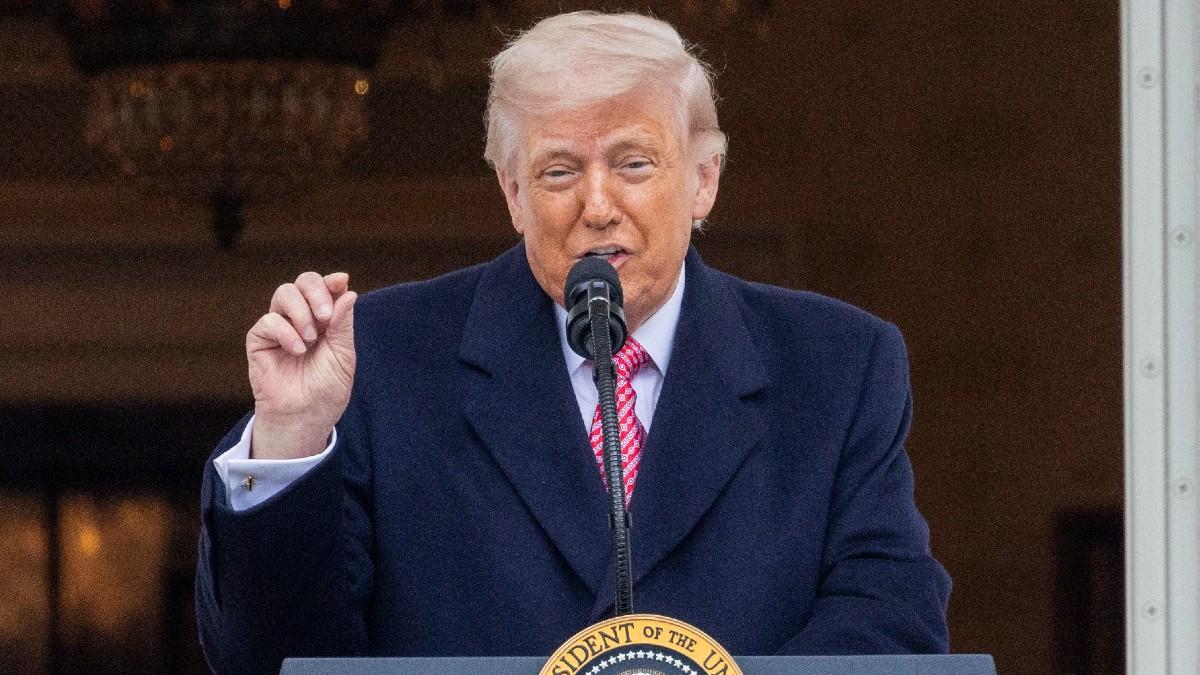 image of Jon Stewart brought up the Epstein files on his show. 