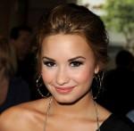 2011__01__Demi_Lovato_Jan10newsnea 150×147.jpg