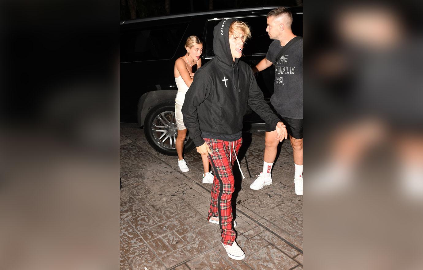 Justin Bieber and Hailey Baldwin look like a couple again as they head to LIV nightclub together