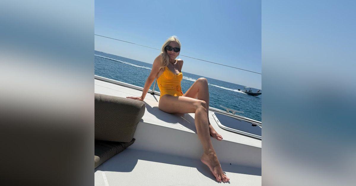 actress sarah michelle gellar shows off long legs italian vacation photos