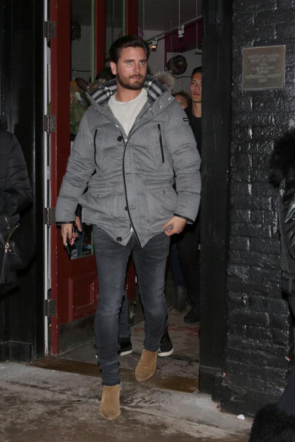 FFN_AKMFF2GOODWIN_DISICK_KARDASHIAN_EXC_12292016_52268256