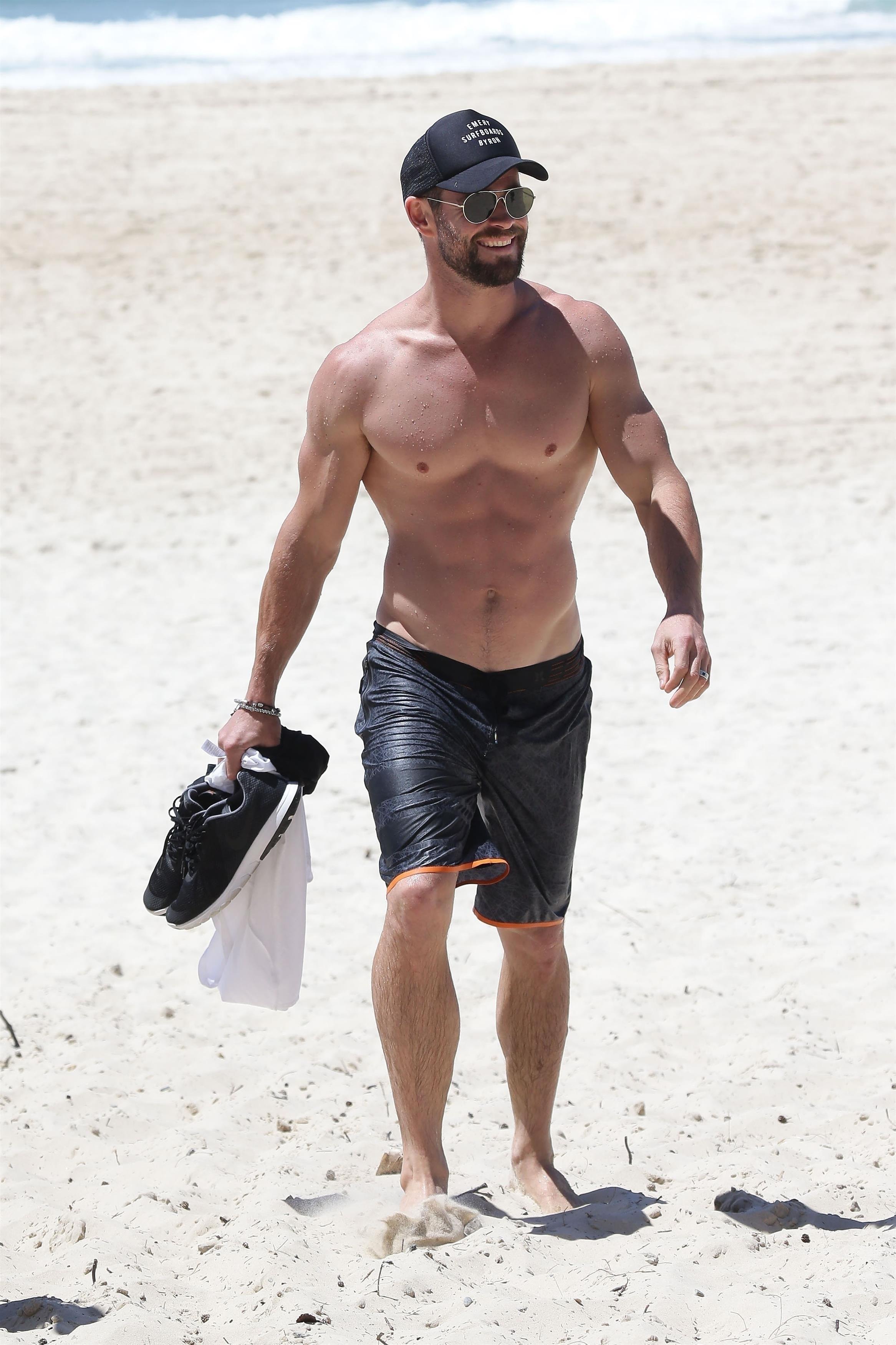 Chris Hemsworth Went Shirtless On The Beach Australia Photos