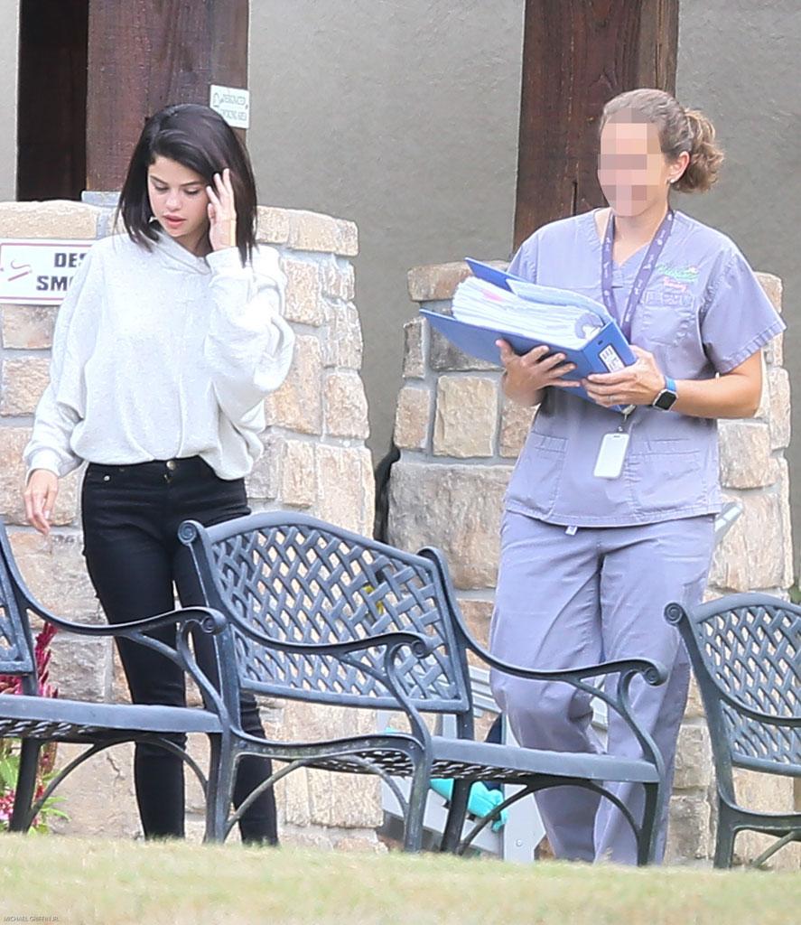 Exclusive&#8230; Selena Gomez Relaxing At Rehab In Tennessee***NO USE W/O PRIOR AGREEMENT &#8211; CALL FOR PRICING***