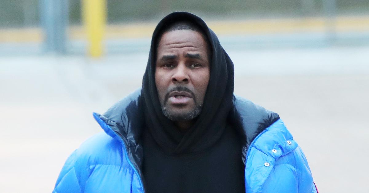 r kelly accused forcing underage girlfriend eat feces on video sex trafficking trial