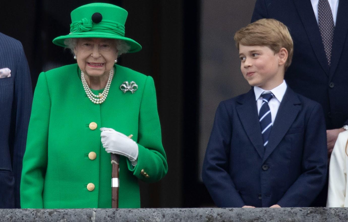 inside queen elizabeth relationships grandchildren