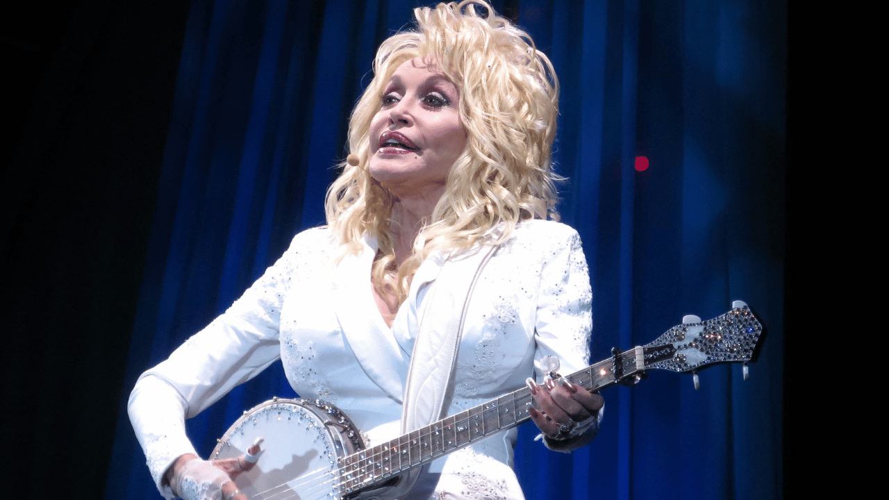 photo of Dolly Parton impersonator Kelly Vohnn 'couldn't believe' CNN accidentally used her photo.