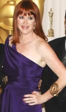 2010__04__molly.ringwald 132×225.jpg