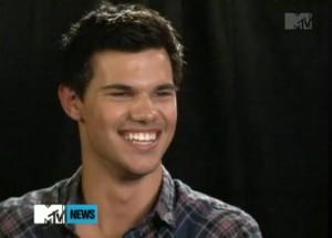 2011__04__Taylor_Lautner_Lily_Collins_April14newsnea 300×215.jpg