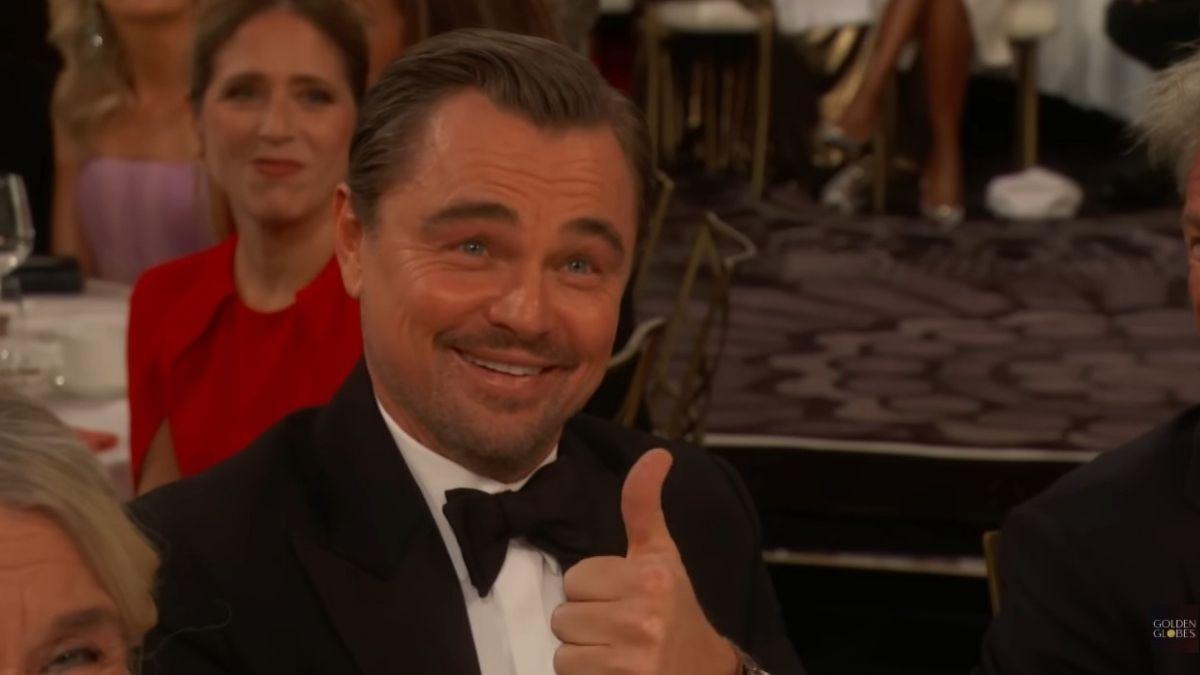 image of Leonardo DiCaprio responded with a playful thumbs-up to Nikki Glaser’s joke.