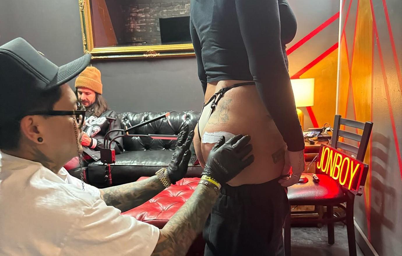 elle king gets baby daddys name tattooed rear end