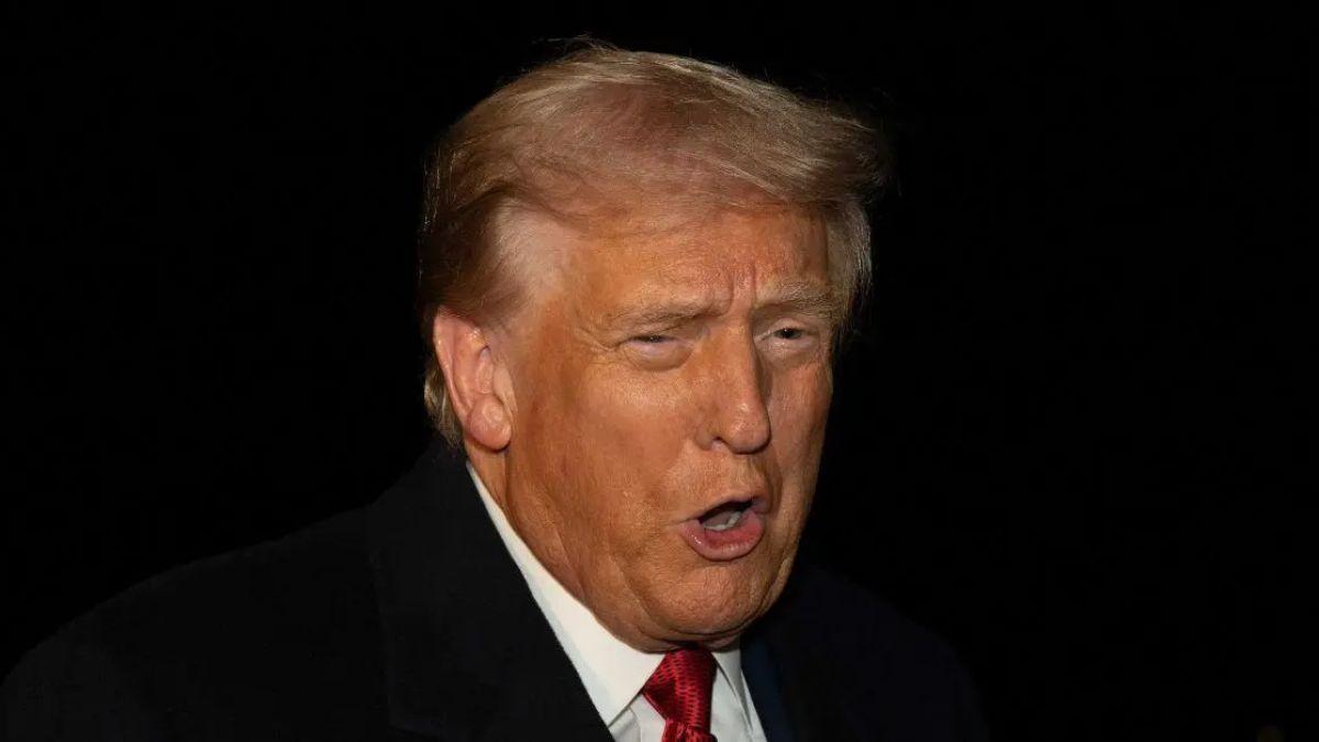 Photo of Pam Bondi gushed she was 'honored' to work with the president.