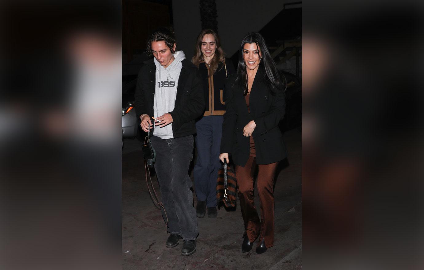 Kourtney Kardashian Out With Friends