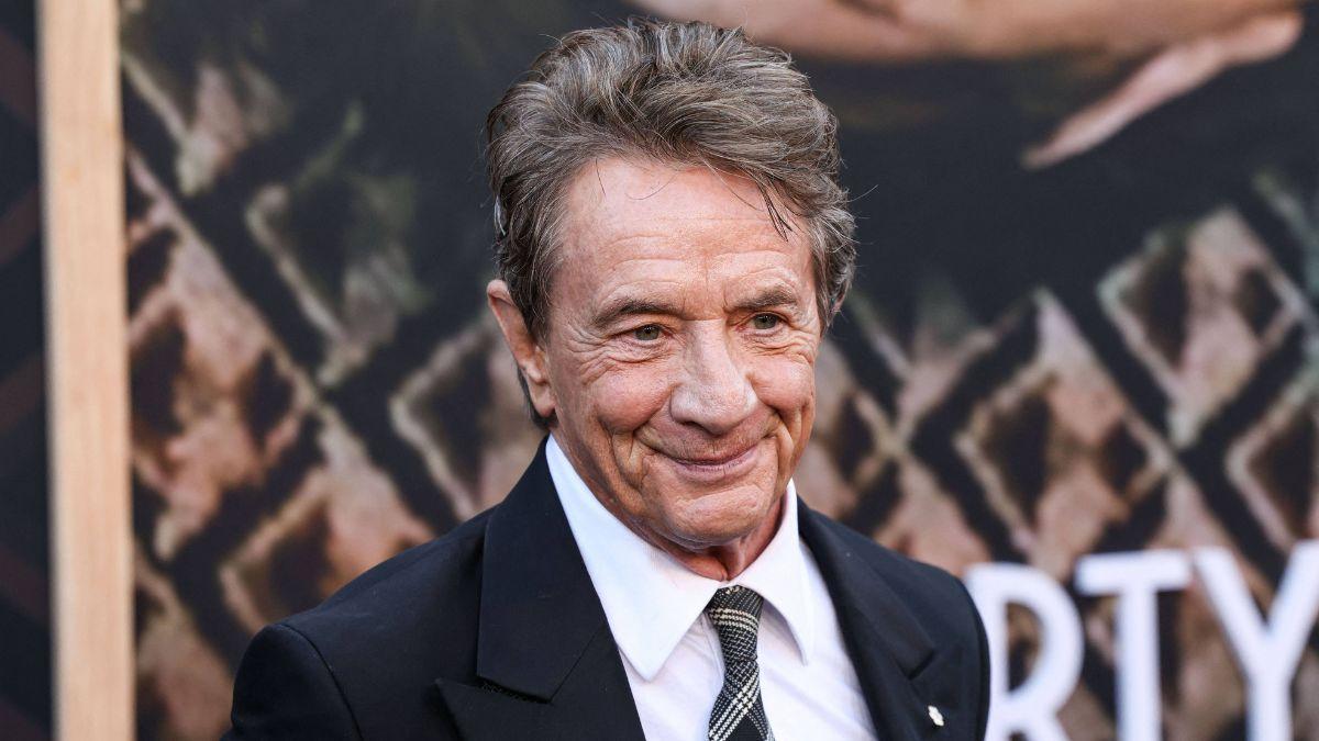 Photo of Martin Short urges others to not 'hide' behind suicide.