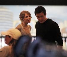 2010__03__Taylor_Swift_Selena_Gomez_March24_10_70 225×192.jpg