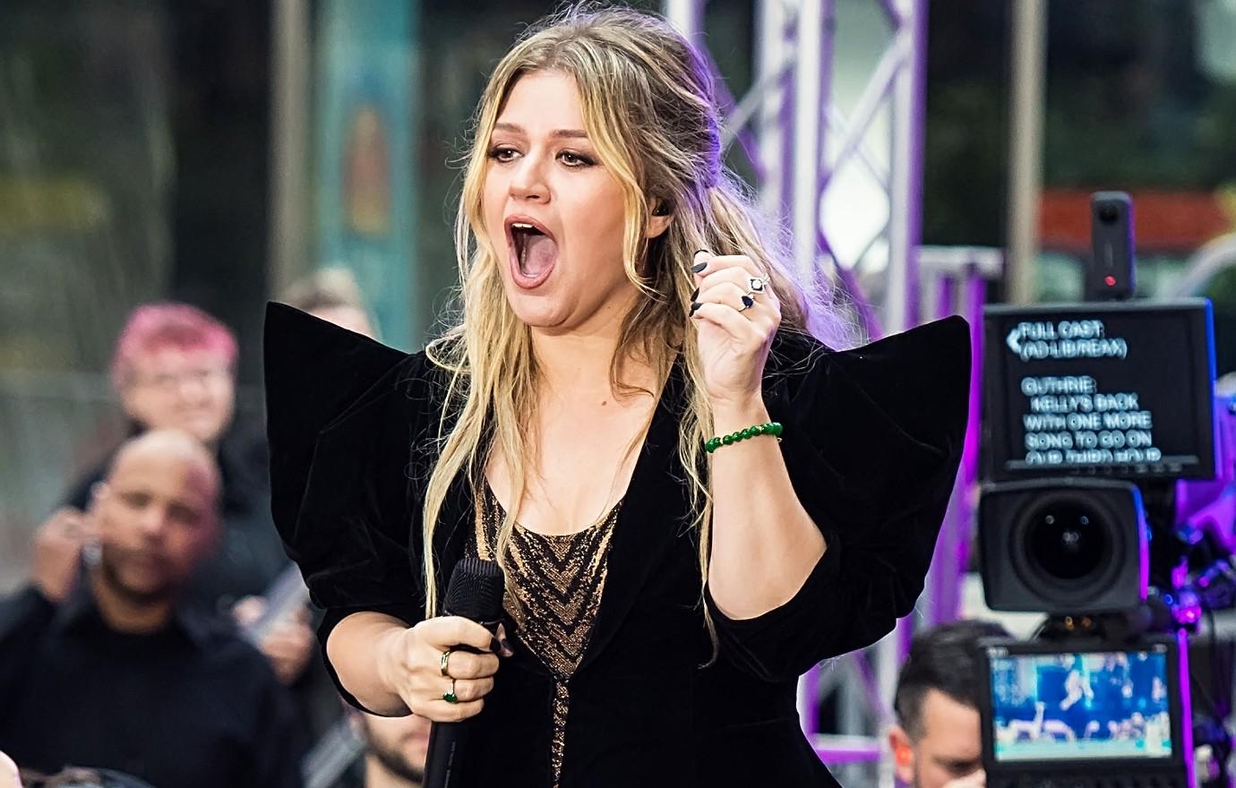 kelly clarkson waited  years after pre diabetic lose weight