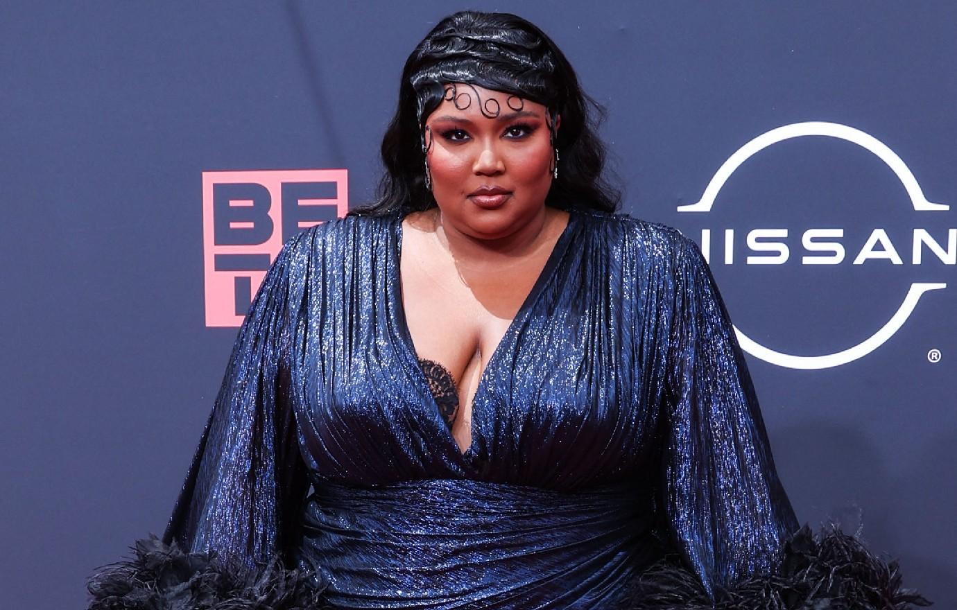 lizzo leaving toxicity  shows off curves weight loss journey photo