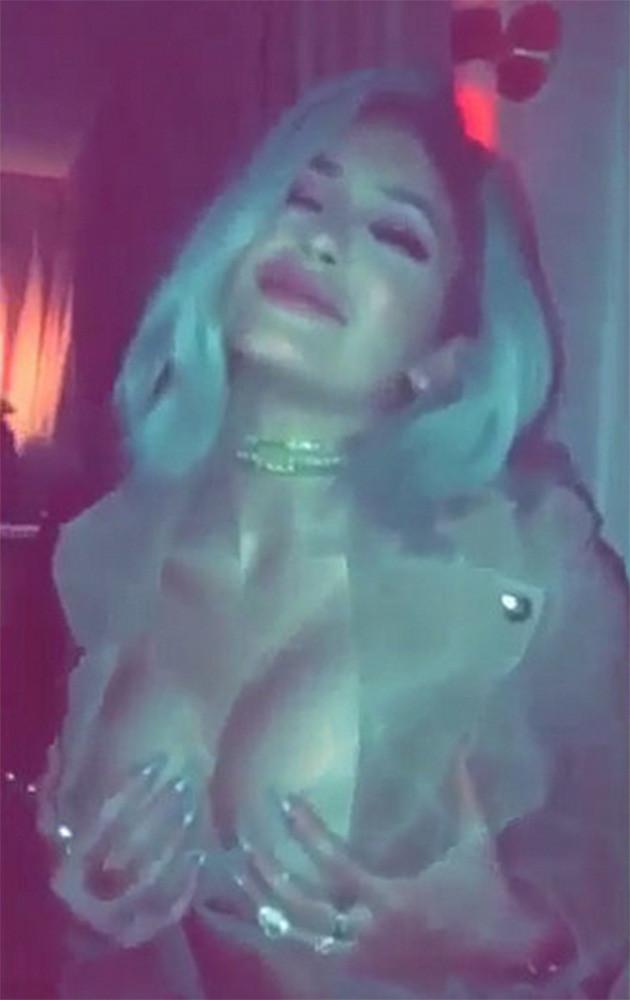 Kylie jenner snapchat sexy raunchy nsfw naked 05