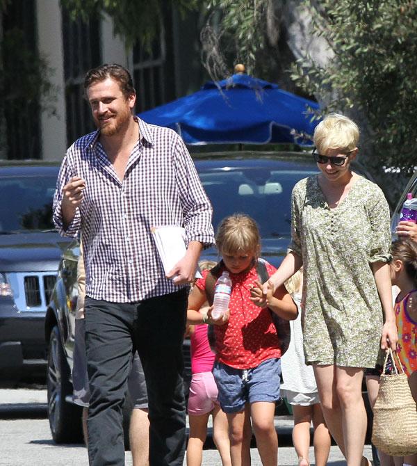 Jason Segel and Michelle Williams Take Her Daughter Matilda Ledger to ...