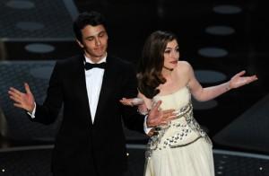 2011__03__James_Franco_Anne_Hathaway_March1newsneb 300×196.jpg