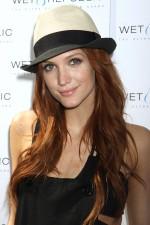 2009__10__wenn5364513 150×225.jpg