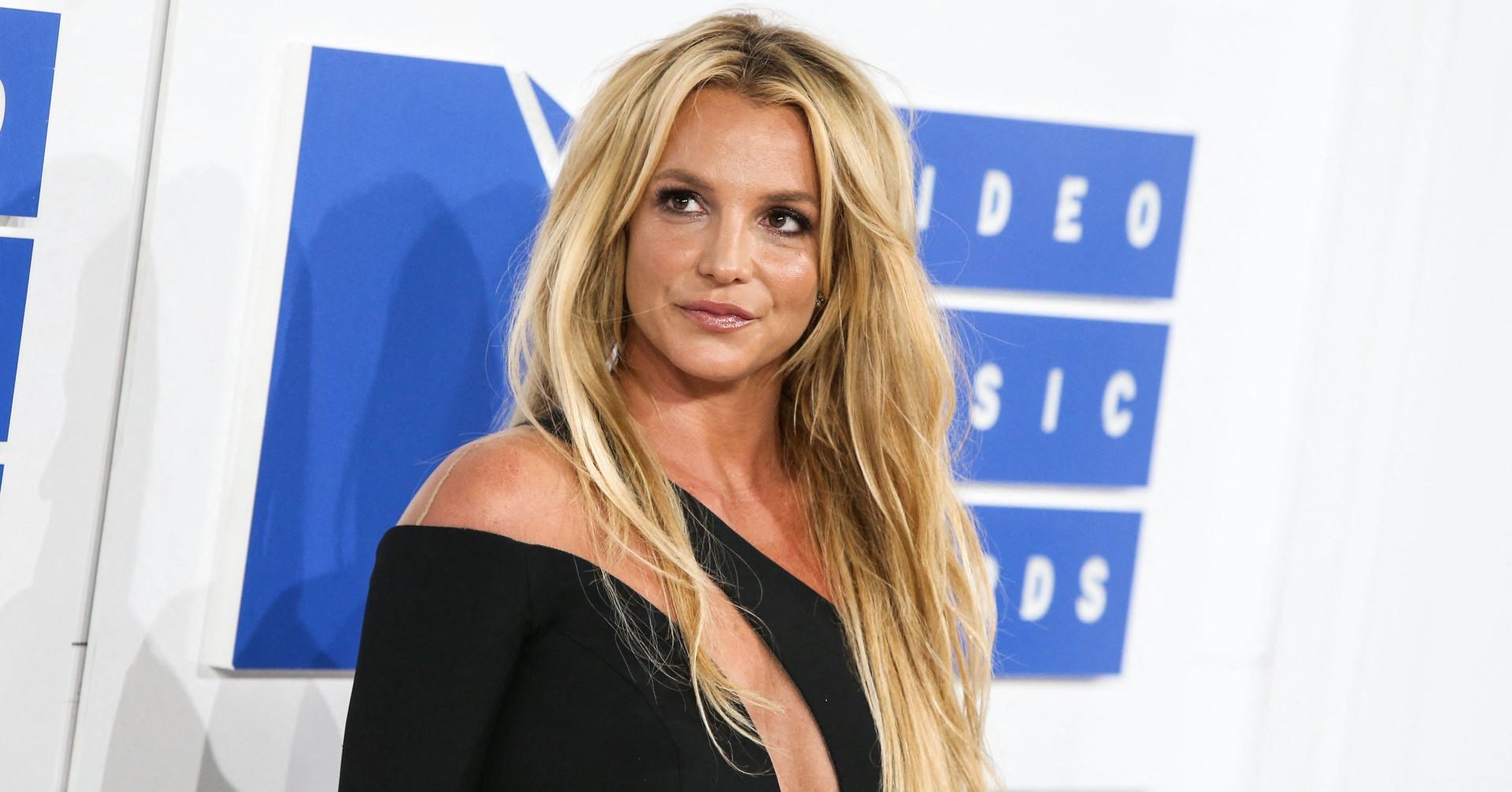 britney spears says rarely leaves house