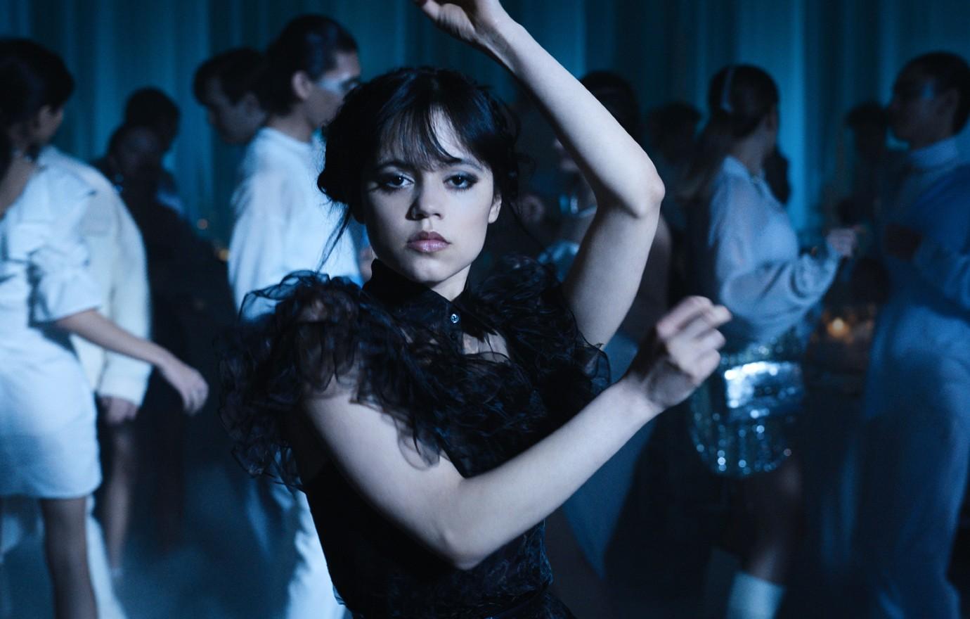 Jenna Ortega transforms into Wednesday Addams in new trailer - ABC