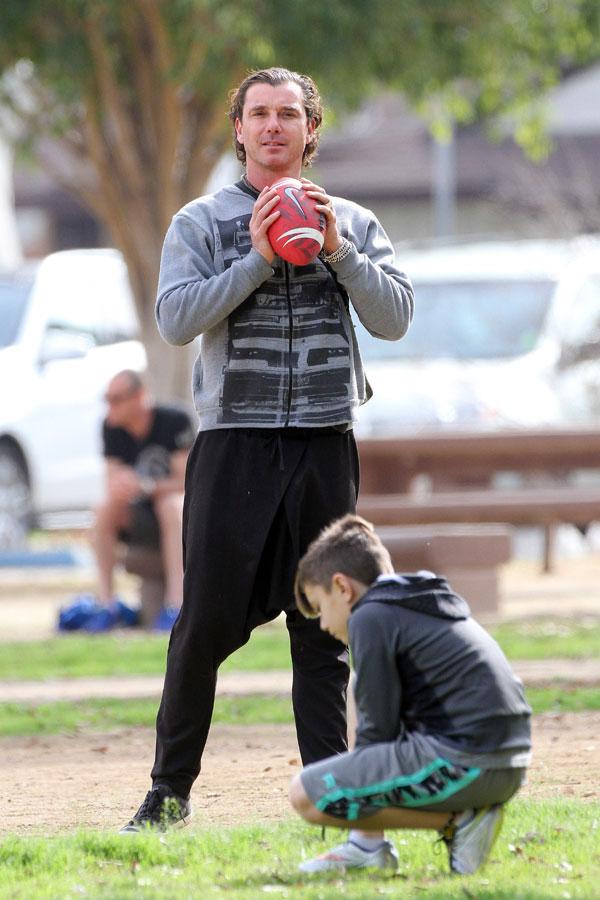 gavin rossdale wearing wedding ring