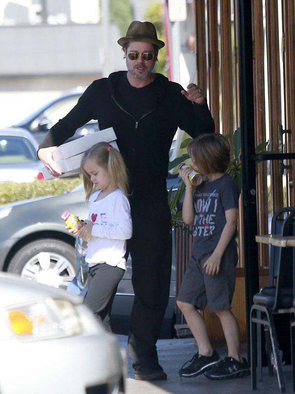 Brad pitt angelina jolie kids day out 01